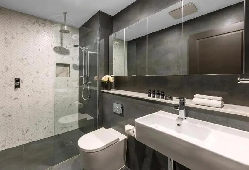 キングサイズベッドのスタンダードルーム, Holiday Inn & Suites   Parramatta Marsden Street, An Ihg