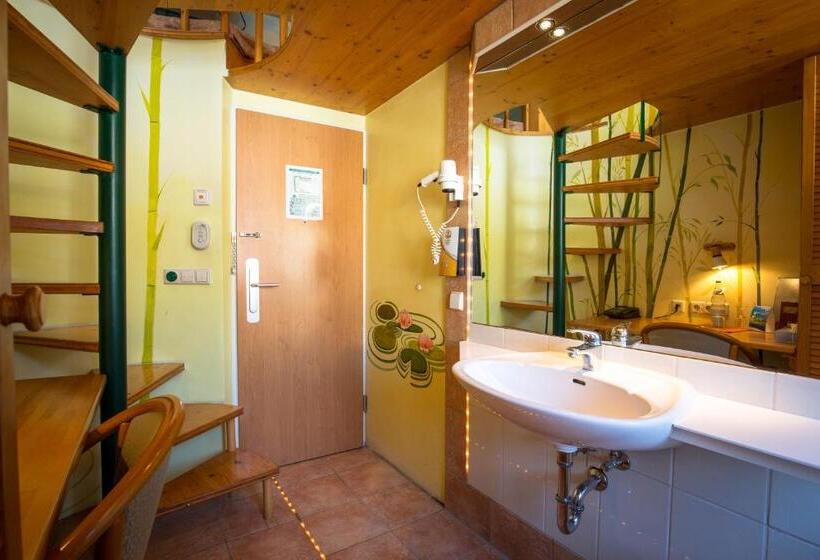 이코노미 싱글 룸, Kubler Stars