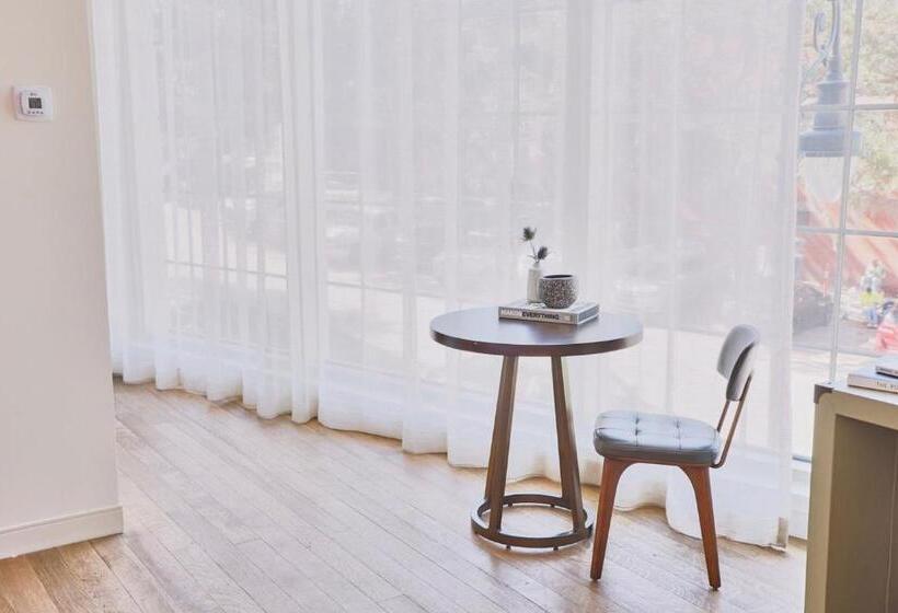 스탠다드 스튜디오 킹침대, The Alida, Savannah, A Tribute Portfolio