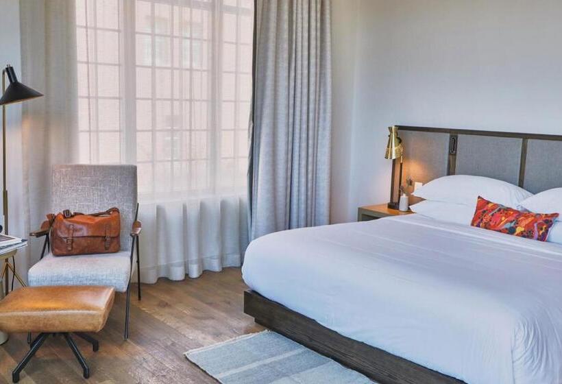 스탠다드 스튜디오 킹침대, The Alida, Savannah, A Tribute Portfolio