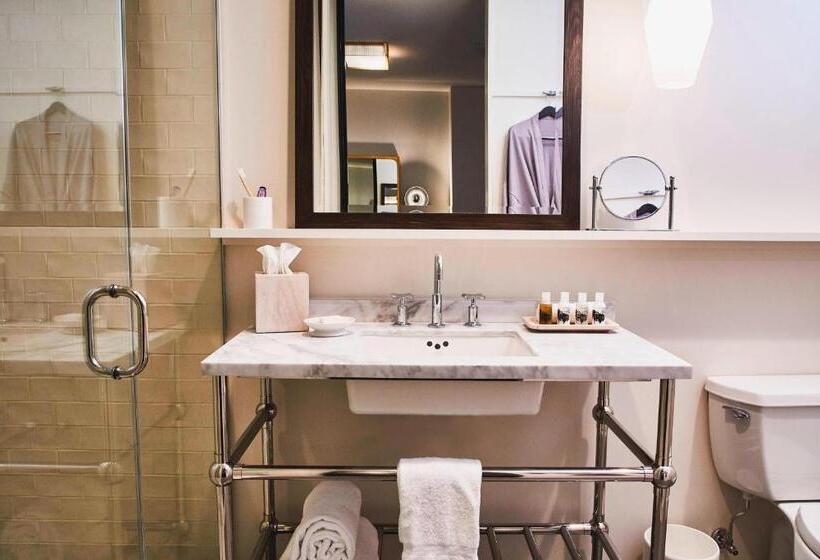 스탠다드 스튜디오 킹침대, The Alida, Savannah, A Tribute Portfolio