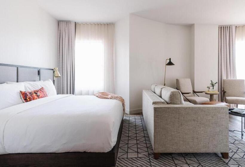 스탠다드 스튜디오 킹침대, The Alida, Savannah, A Tribute Portfolio