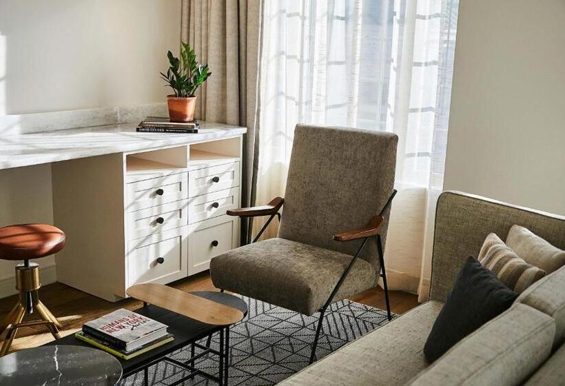 스위트 킹사이즈 침대, The Alida, Savannah, A Tribute Portfolio