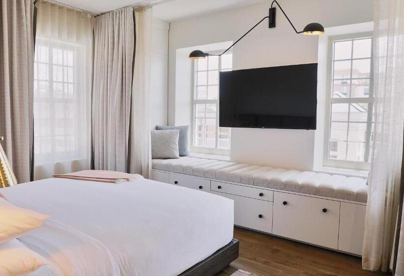 스위트 킹사이즈 침대, The Alida, Savannah, A Tribute Portfolio