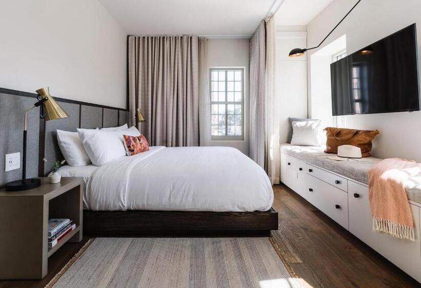 스위트 킹사이즈 침대, The Alida, Savannah, A Tribute Portfolio