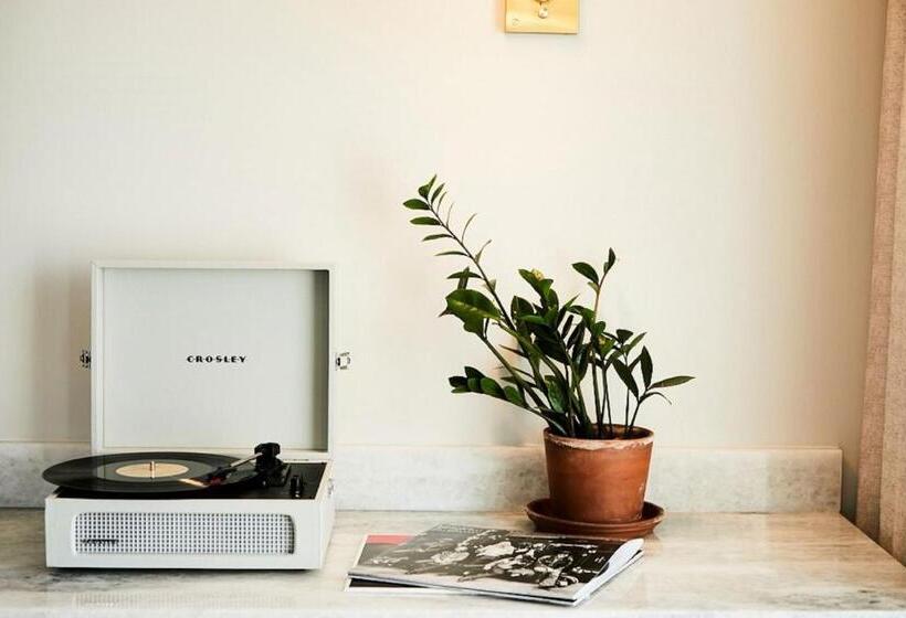 스위트 킹사이즈 침대, The Alida, Savannah, A Tribute Portfolio