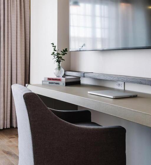 스탠다드 스튜디오 킹침대, The Alida, Savannah, A Tribute Portfolio