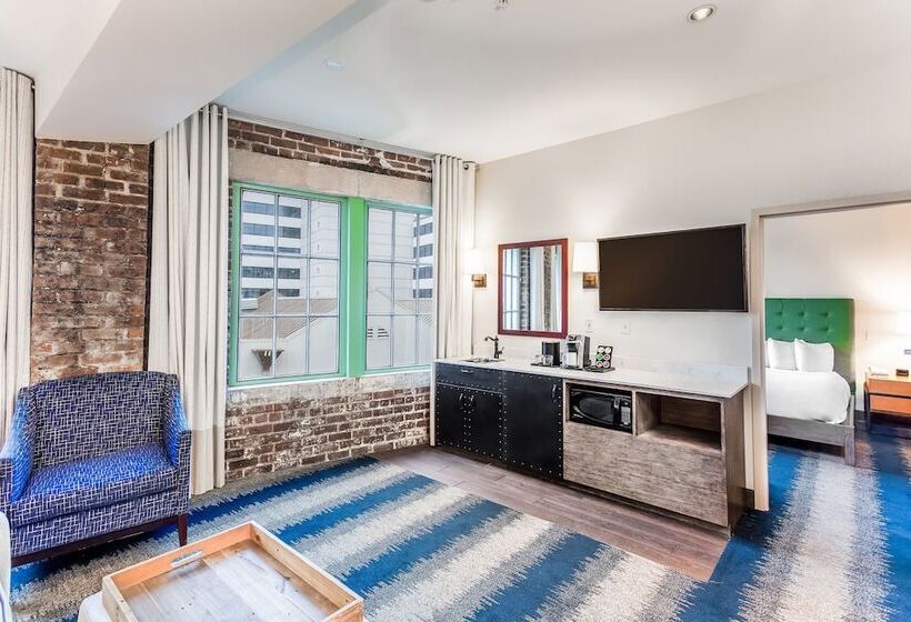 جناح, The Mercantile