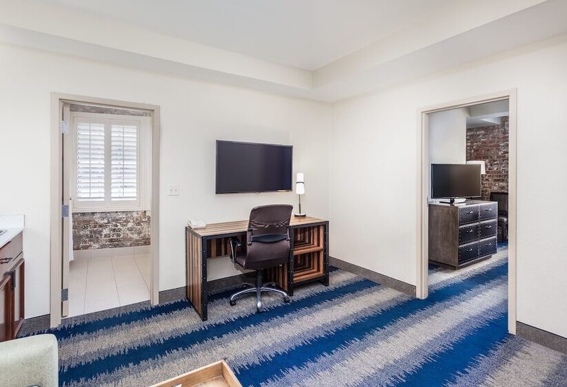 جناح, The Mercantile