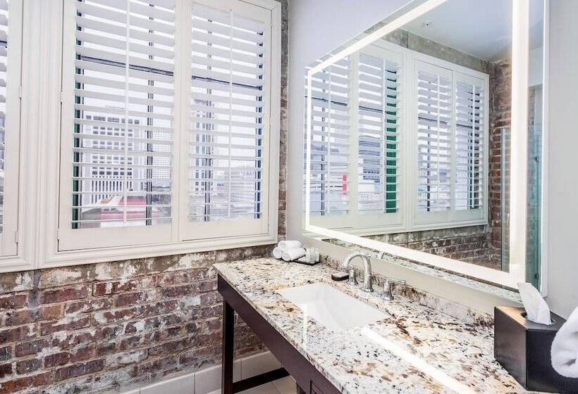 جناح, The Mercantile