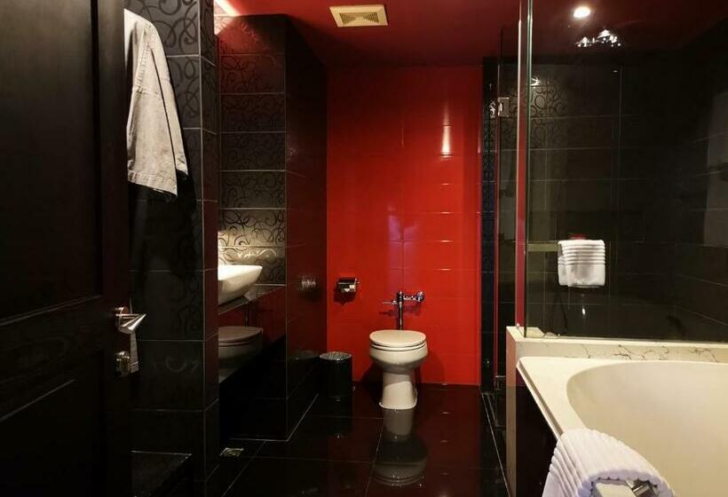 Suite, Tsix5 Quarter