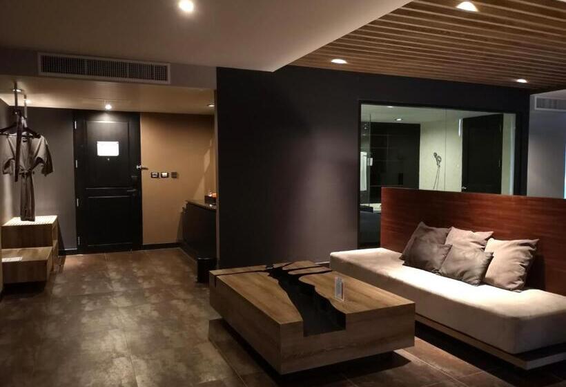 Suite, Tsix5 Quarter