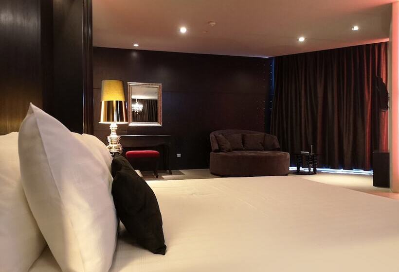 Suite, Tsix5 Quarter