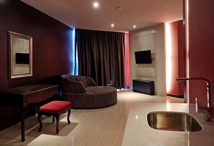 Suite, Tsix5 Quarter