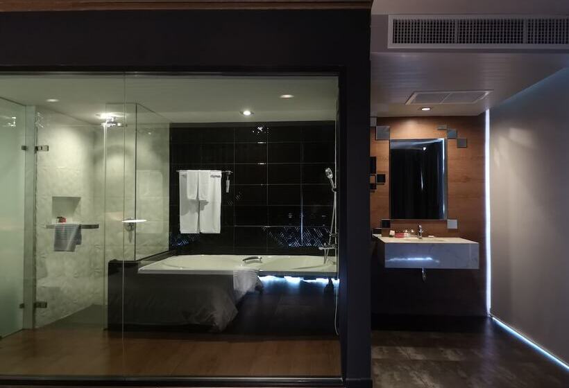 Suite, Tsix5 Quarter