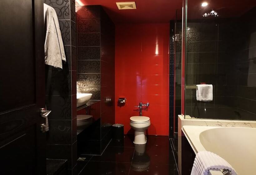 Suite, Tsix5 Quarter