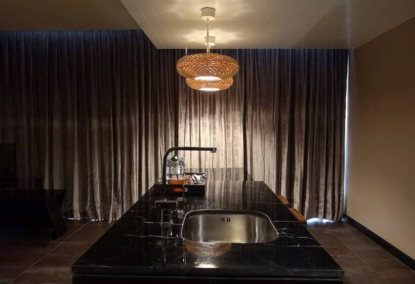 Suite Reial, Tsix5 Quarter