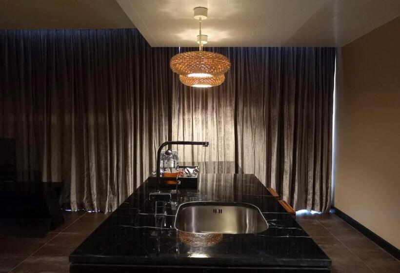 Suite Reial, Tsix5 Quarter