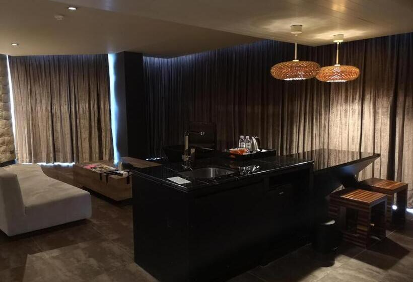 Suite Reial, Tsix5 Quarter