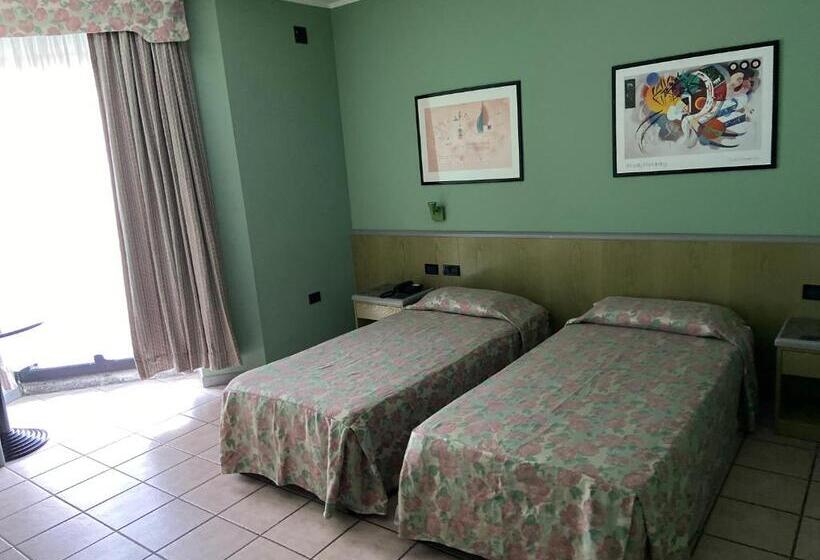 חדר סופריור, Verri