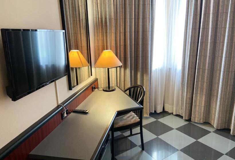 חדר סופריור, Verri