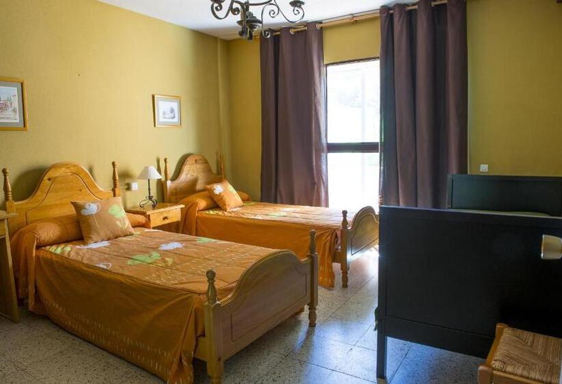 اتاق استاندارد سه نفره, La Casona Del Pinar Albergue