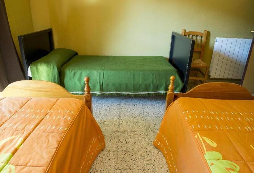 اتاق استاندارد سه نفره, La Casona Del Pinar Albergue