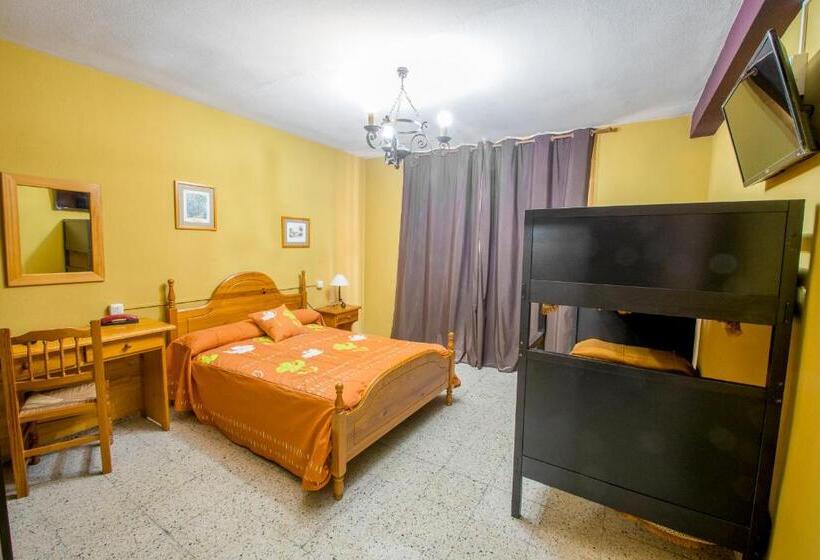 Четырехместный Номер Стандарт, La Casona Del Pinar Albergue