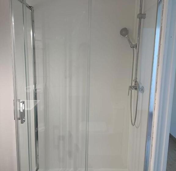 اتاق خانوادگی, La Casona Del Pinar Albergue