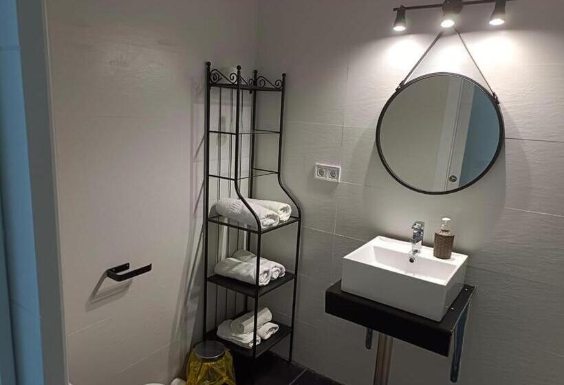 اتاق خانوادگی, La Casona Del Pinar Albergue