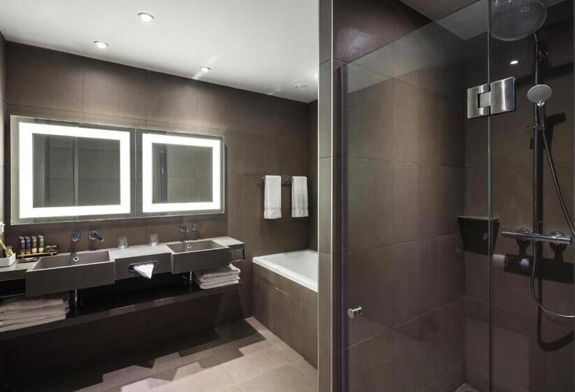 سوئیت جونیور با تخت بزرگ, Novotel Almaty City Center