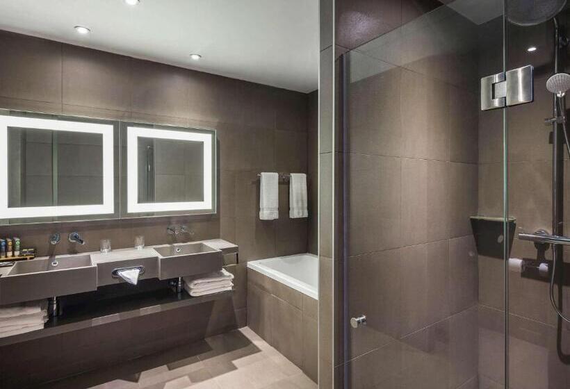 سوئیت جونیور با تخت بزرگ, Novotel Almaty City Center