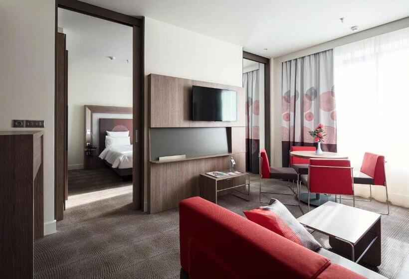 سوئیت جونیور با تخت بزرگ, Novotel Almaty City Center