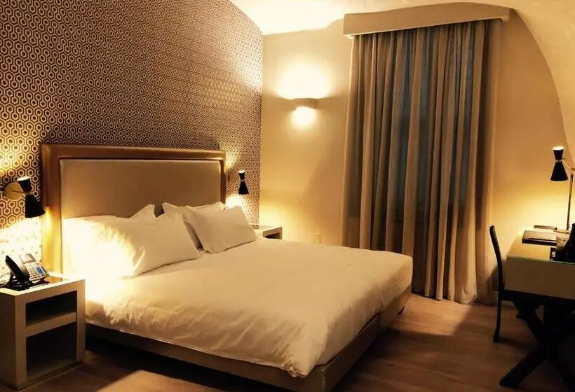 اتاق لوکس سه تخته, Caruso Place Boutique & Wellness Suites