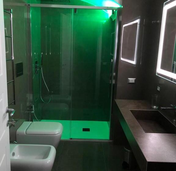 اتاق لوکس سه تخته, Caruso Place Boutique & Wellness Suites