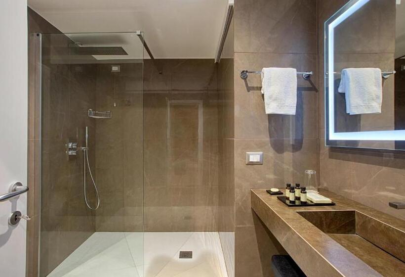 اتاق لوکس سه تخته, Caruso Place Boutique & Wellness Suites