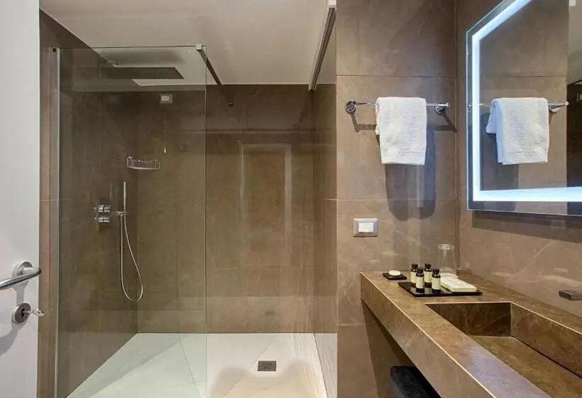 اتاق لوکس سه تخته, Caruso Place Boutique & Wellness Suites