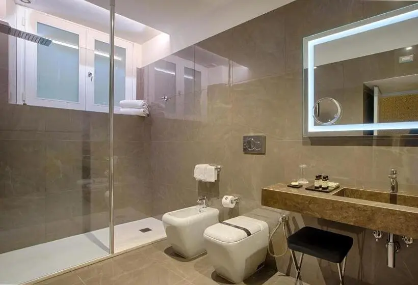 اتاق لوکس سه تخته, Caruso Place Boutique & Wellness Suites