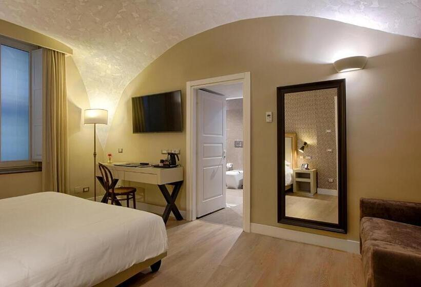 اتاق لوکس سه تخته, Caruso Place Boutique & Wellness Suites