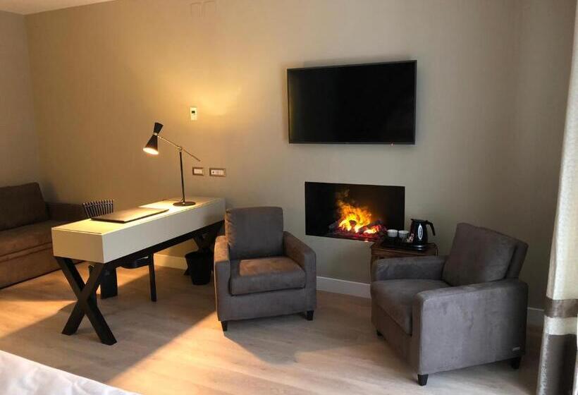 سوئیت با بالکن, Caruso Place Boutique & Wellness Suites