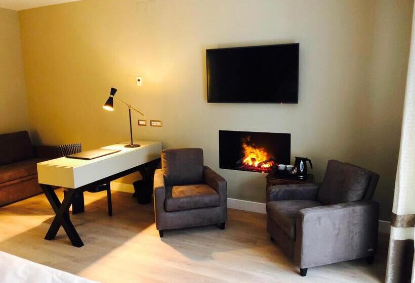 سوئیت با بالکن, Caruso Place Boutique & Wellness Suites