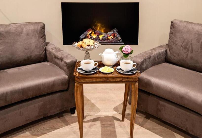 سوئیت با بالکن, Caruso Place Boutique & Wellness Suites