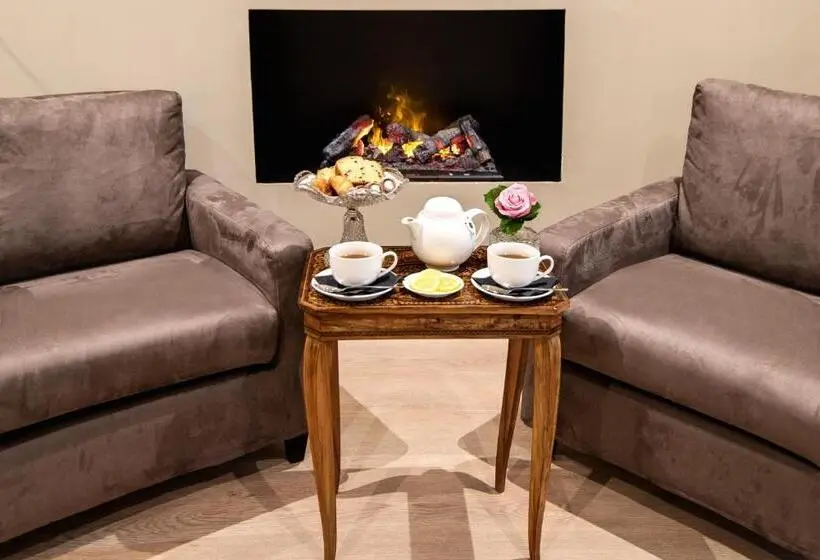 سوئیت با بالکن, Caruso Place Boutique & Wellness Suites