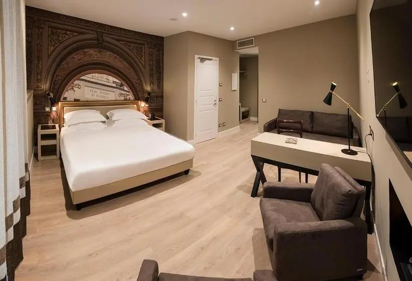 سوئیت با بالکن, Caruso Place Boutique & Wellness Suites