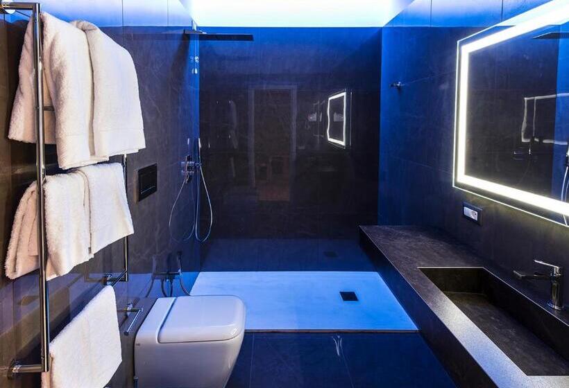 سوئیت با بالکن, Caruso Place Boutique & Wellness Suites