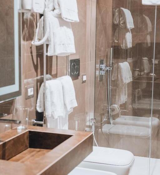 سوئیت با بالکن, Caruso Place Boutique & Wellness Suites