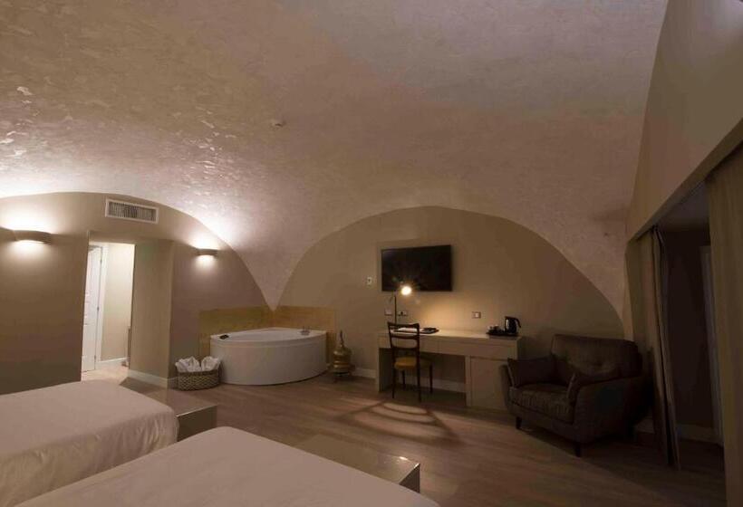 سوئیت با وان آب گرم, Caruso Place Boutique & Wellness Suites