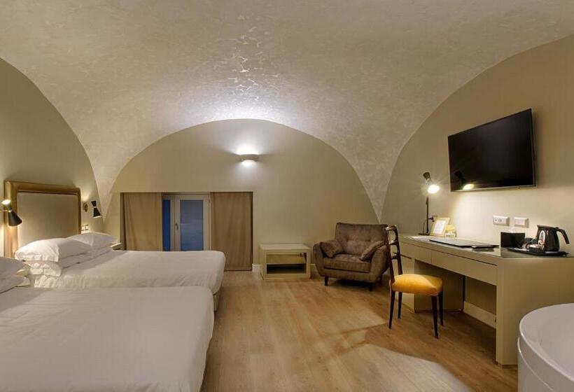 سوئیت با وان آب گرم, Caruso Place Boutique & Wellness Suites