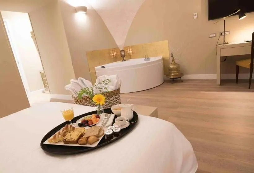 سوئیت با وان آب گرم, Caruso Place Boutique & Wellness Suites