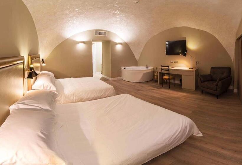 سوئیت با وان آب گرم, Caruso Place Boutique & Wellness Suites